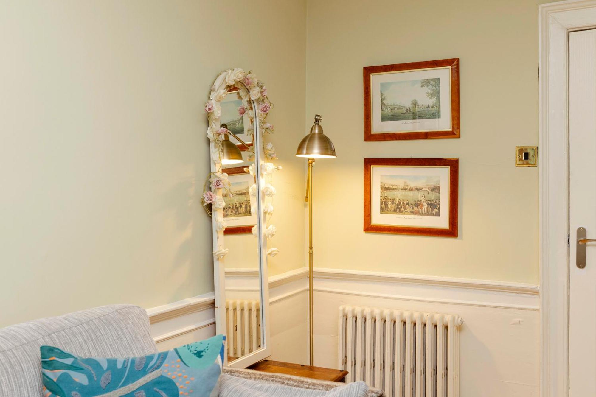 Joivy Beautiful Apartment, Private Garden, Calton Hill Edinburgh Exterior foto